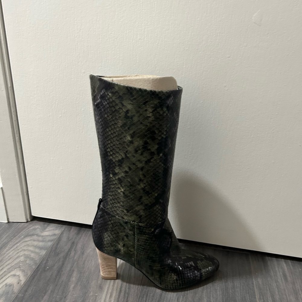 Sarah Jessica parker boots snake